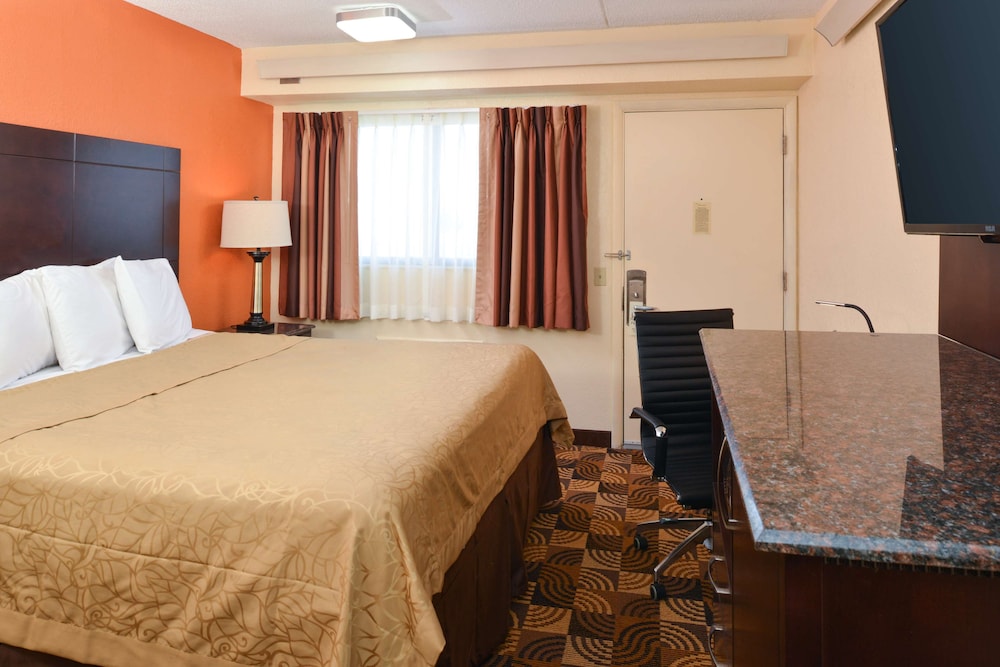 Americas Best Value Inn Pittsburgh Airport 19/36
