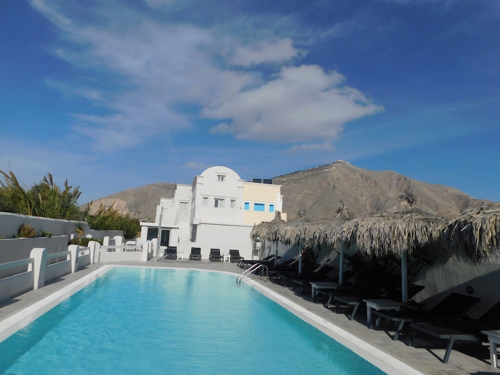 Sea La Vie Beachfront Suites 35/42