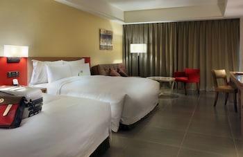 Elite, 2 Queen Beds