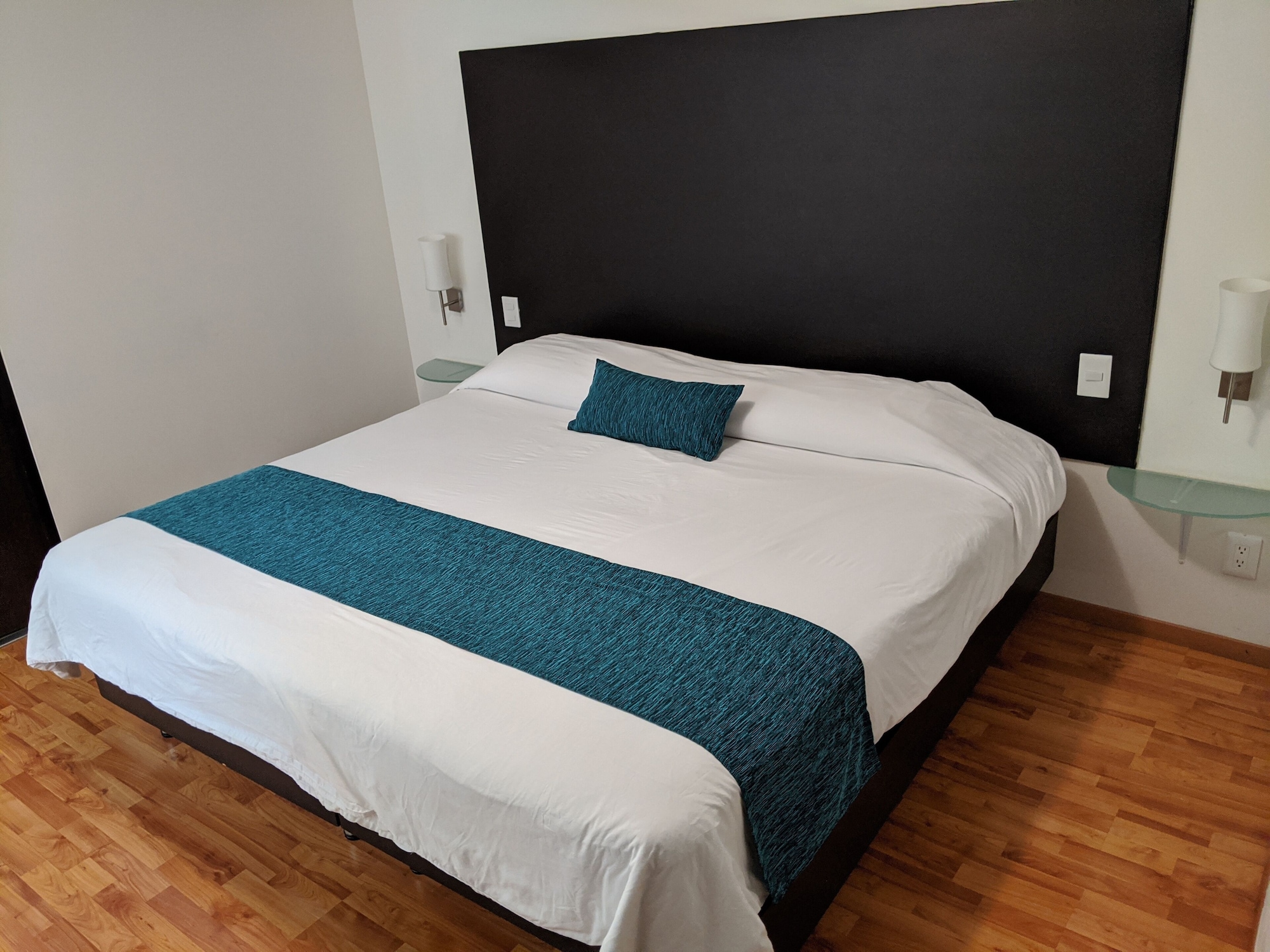 3 BEDROOMS, CITY, APARTMENT