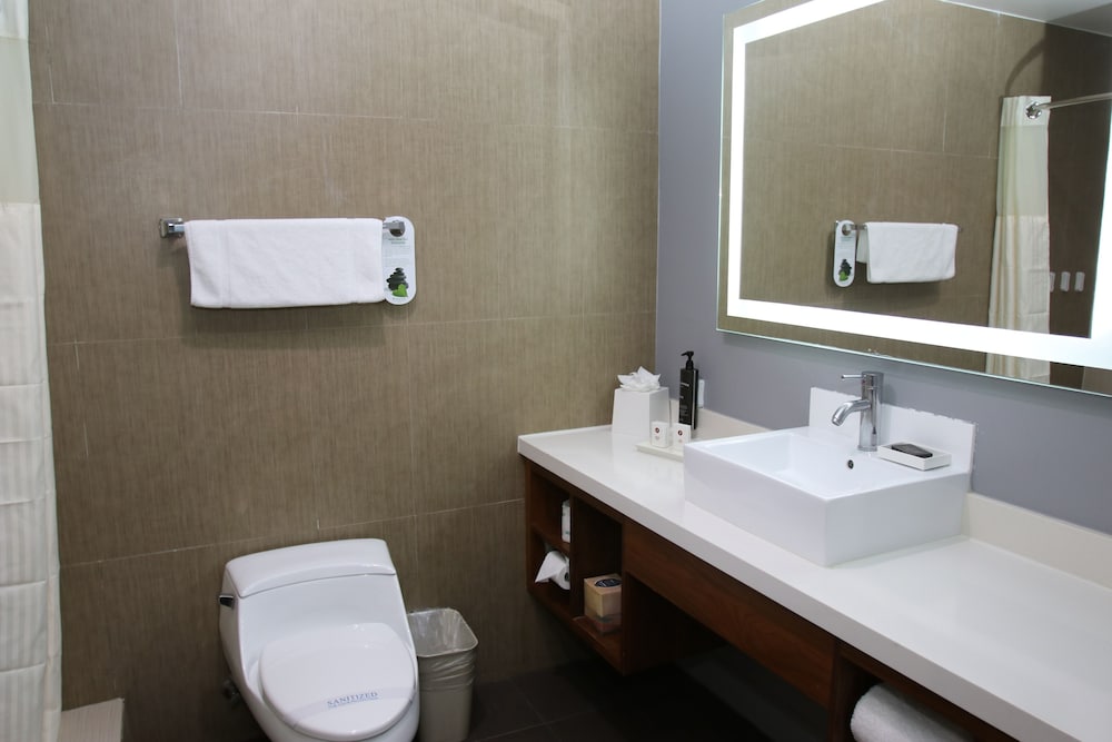 BLVD Hotel and Studios Universal-Hollywood, an Ascend Collection Hotel 73/75
