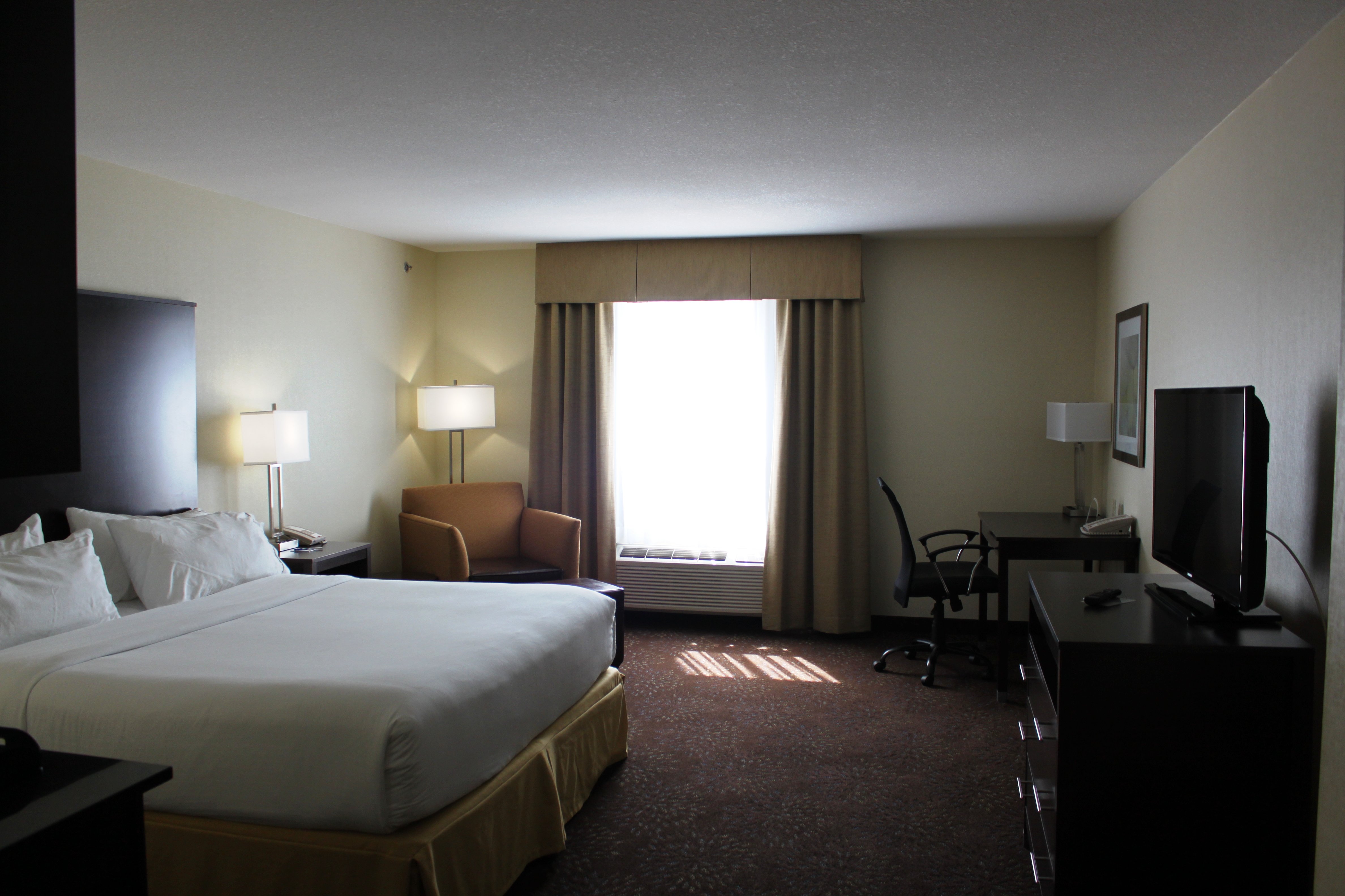 HOLIDAY INN EXPRESS YORKTON EAST 15/39