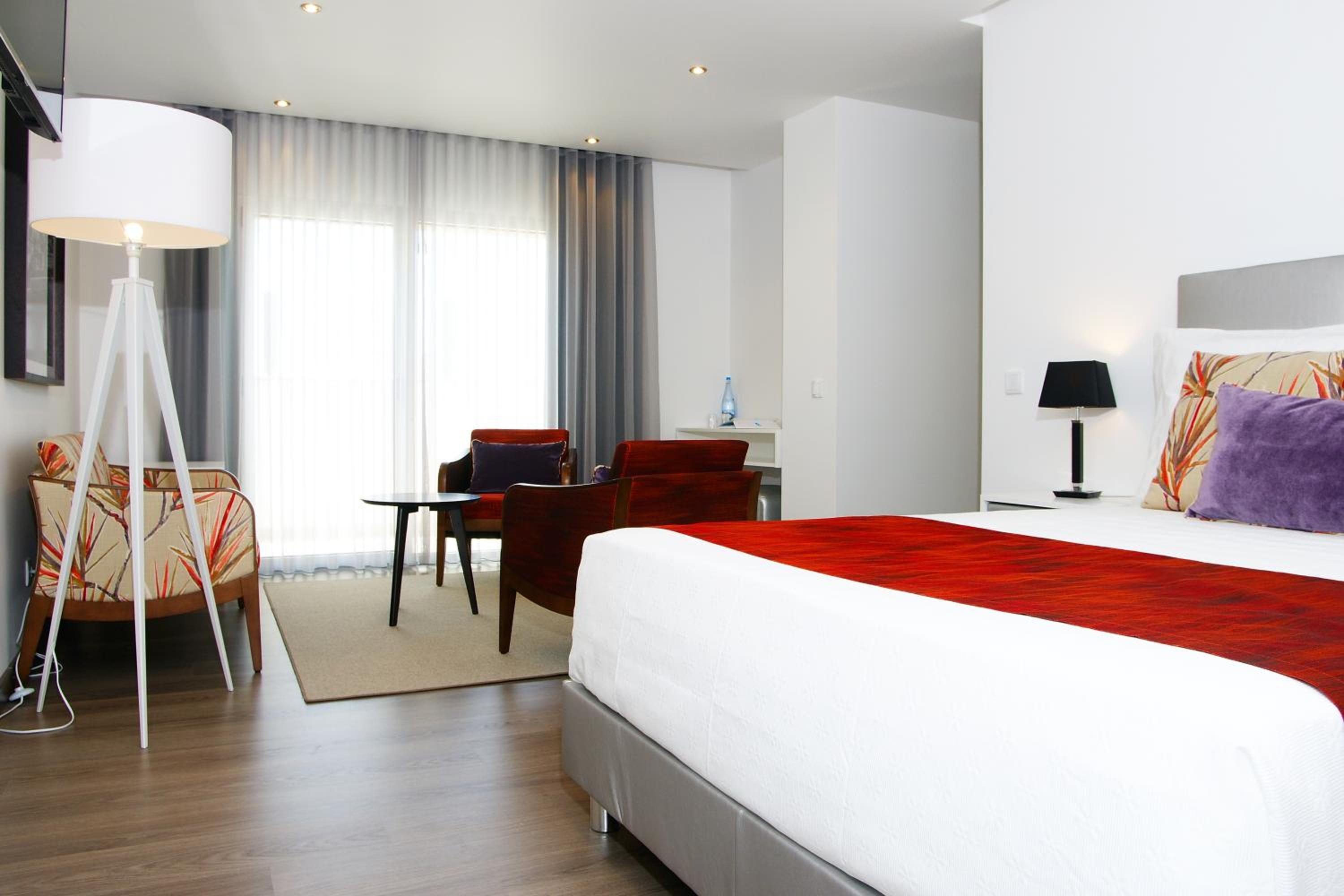 Suite, Balcony