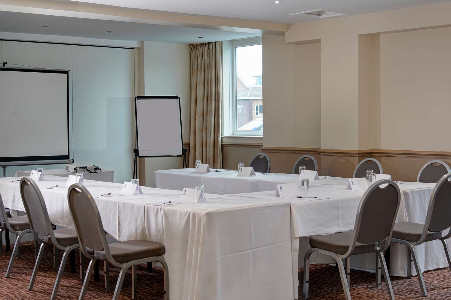 Manchester Altrincham Cresta Court Hotel 16/18