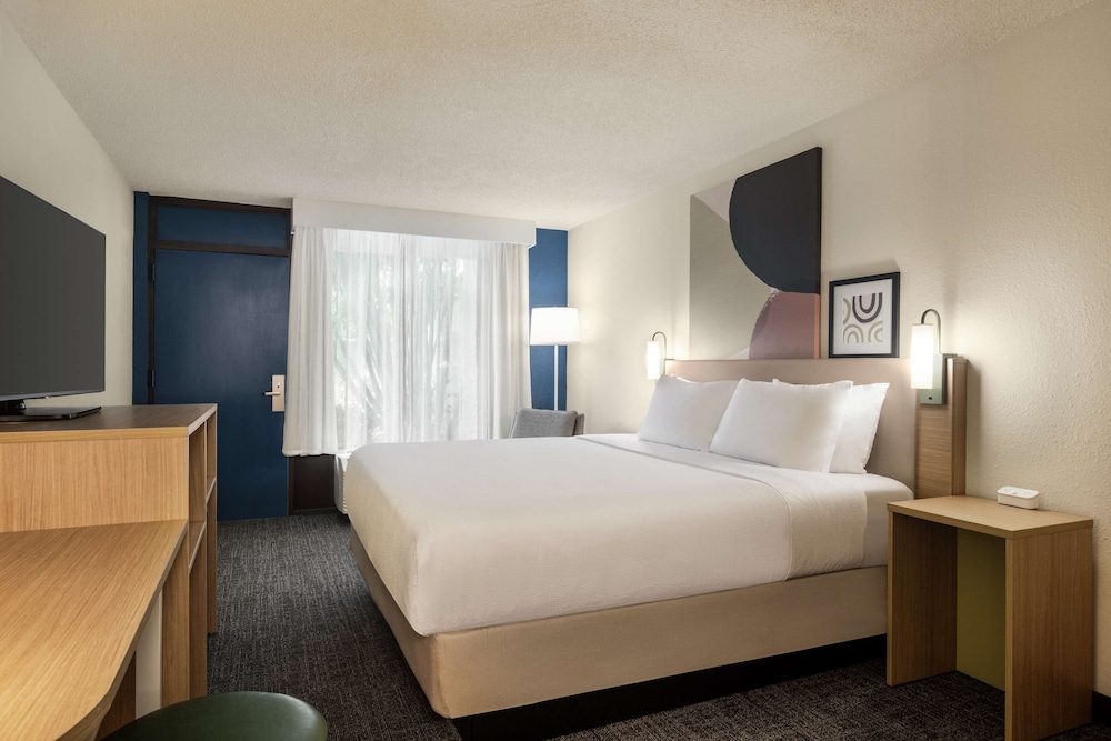 ROOM, KING BED, ACCESSIBLE