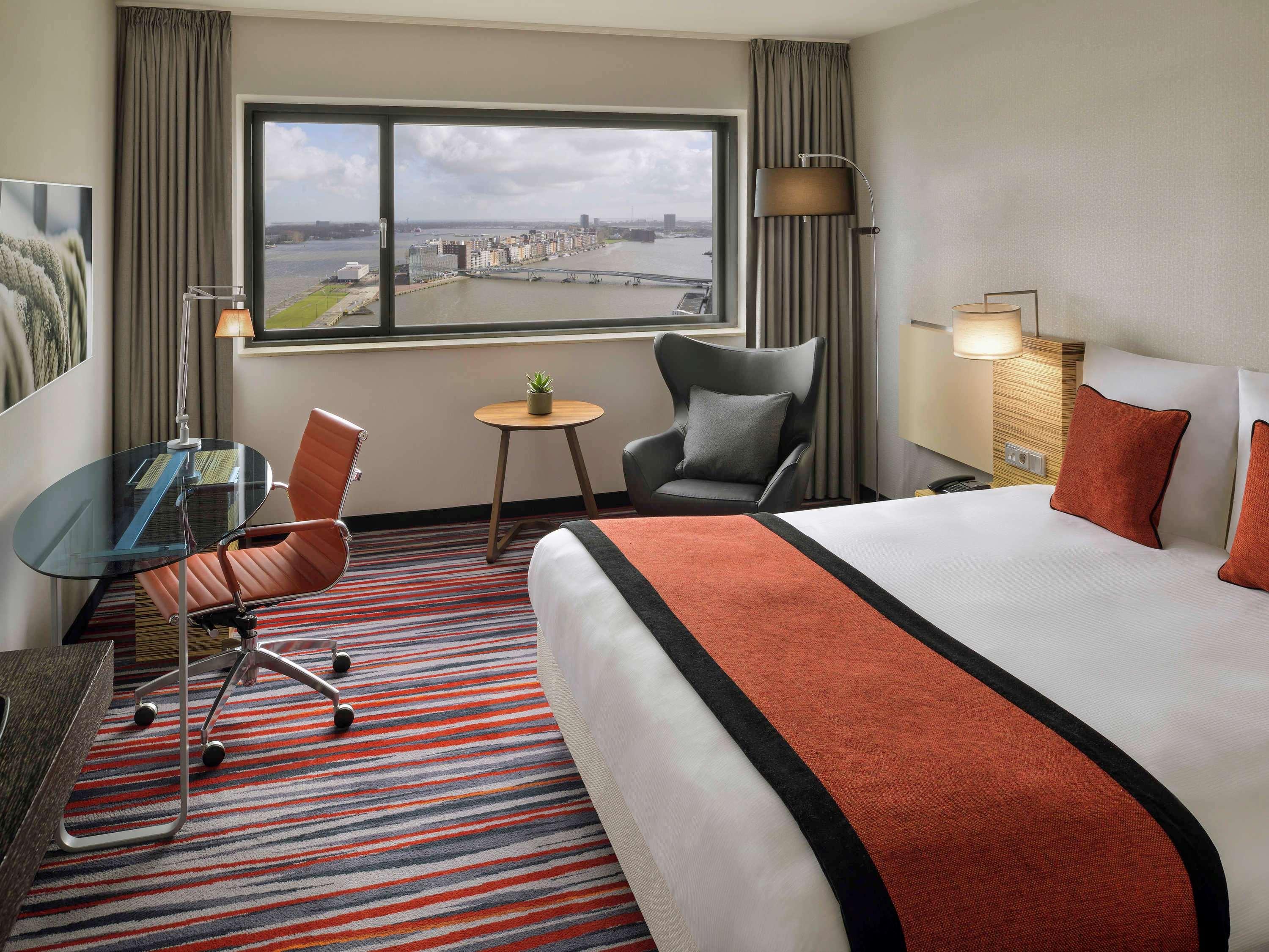 Sleep, Twin Beds, with View