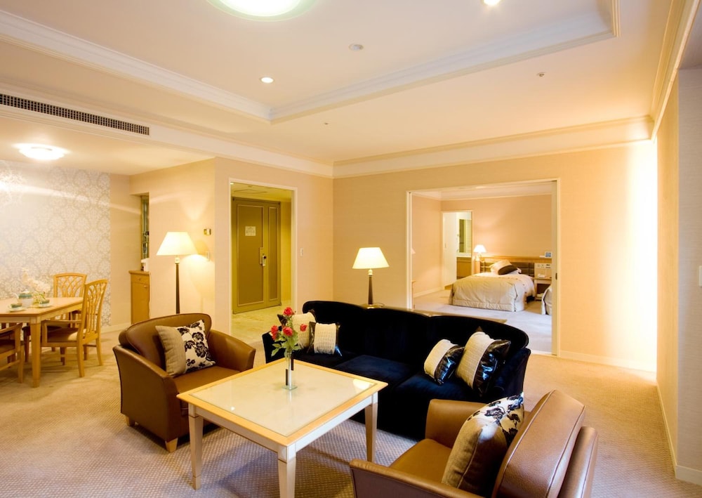 Naspa New Otani Hotel 55/75