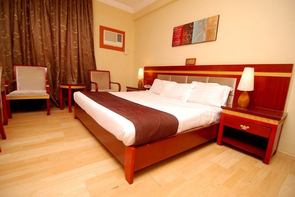 Hotel Rosebud 12/50