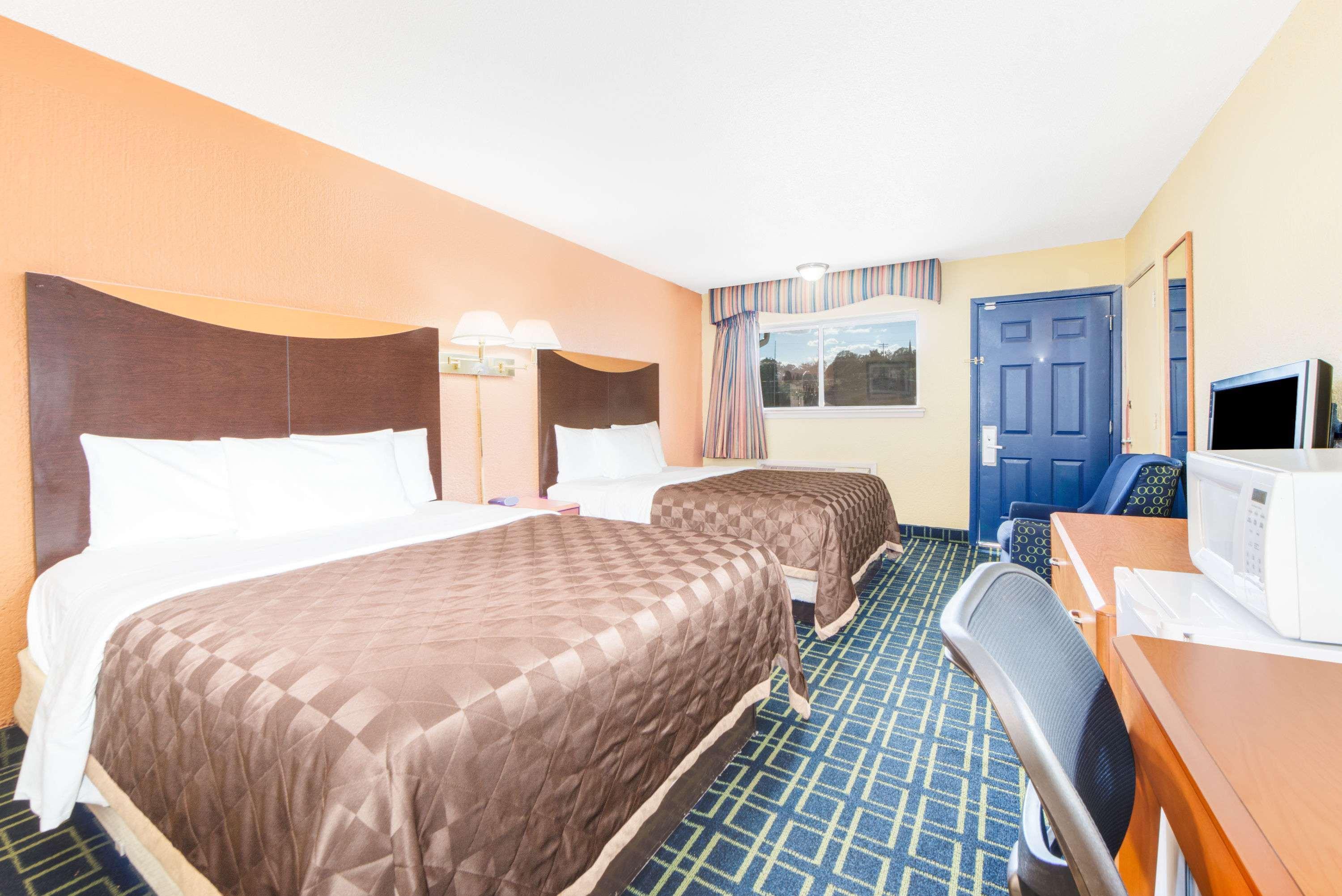 Room, 2 Queen Beds, Travelodge By Wyndham Ruidoso 2/2