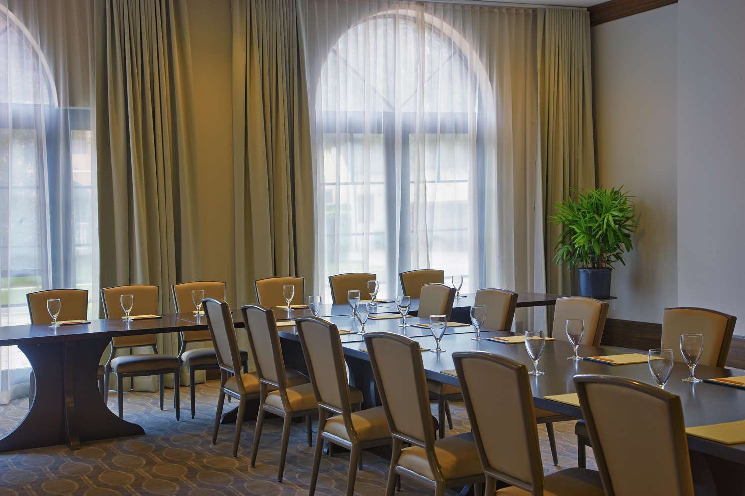 The Alfond Inn 34/36