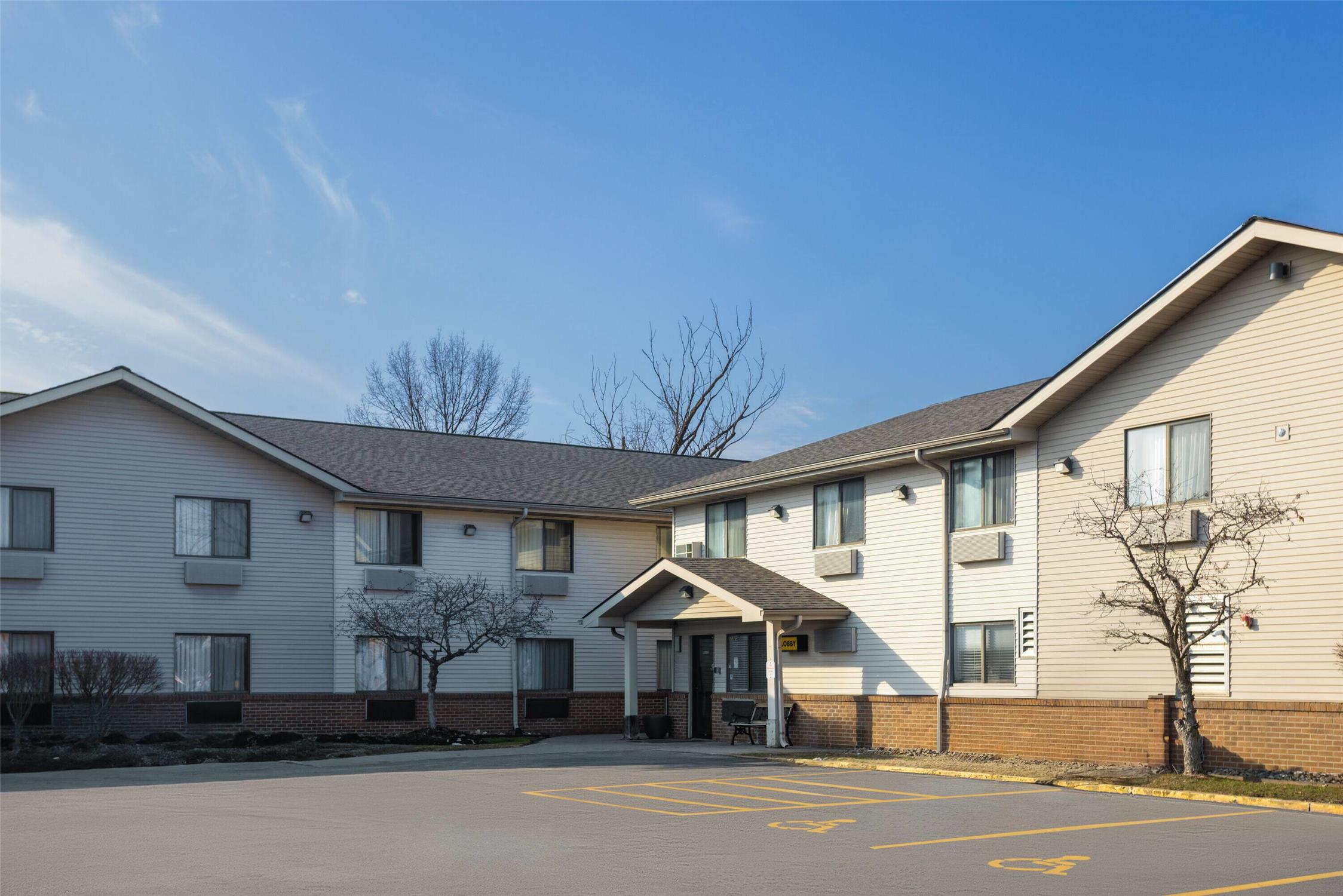 Super 8 By Wyndham Mentor/Cleveland Area 7/31