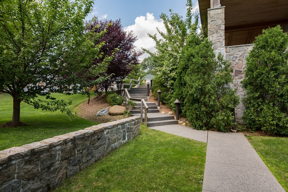 Sleepy Hollow Hotel, a Dolce by Wyndham 64/70