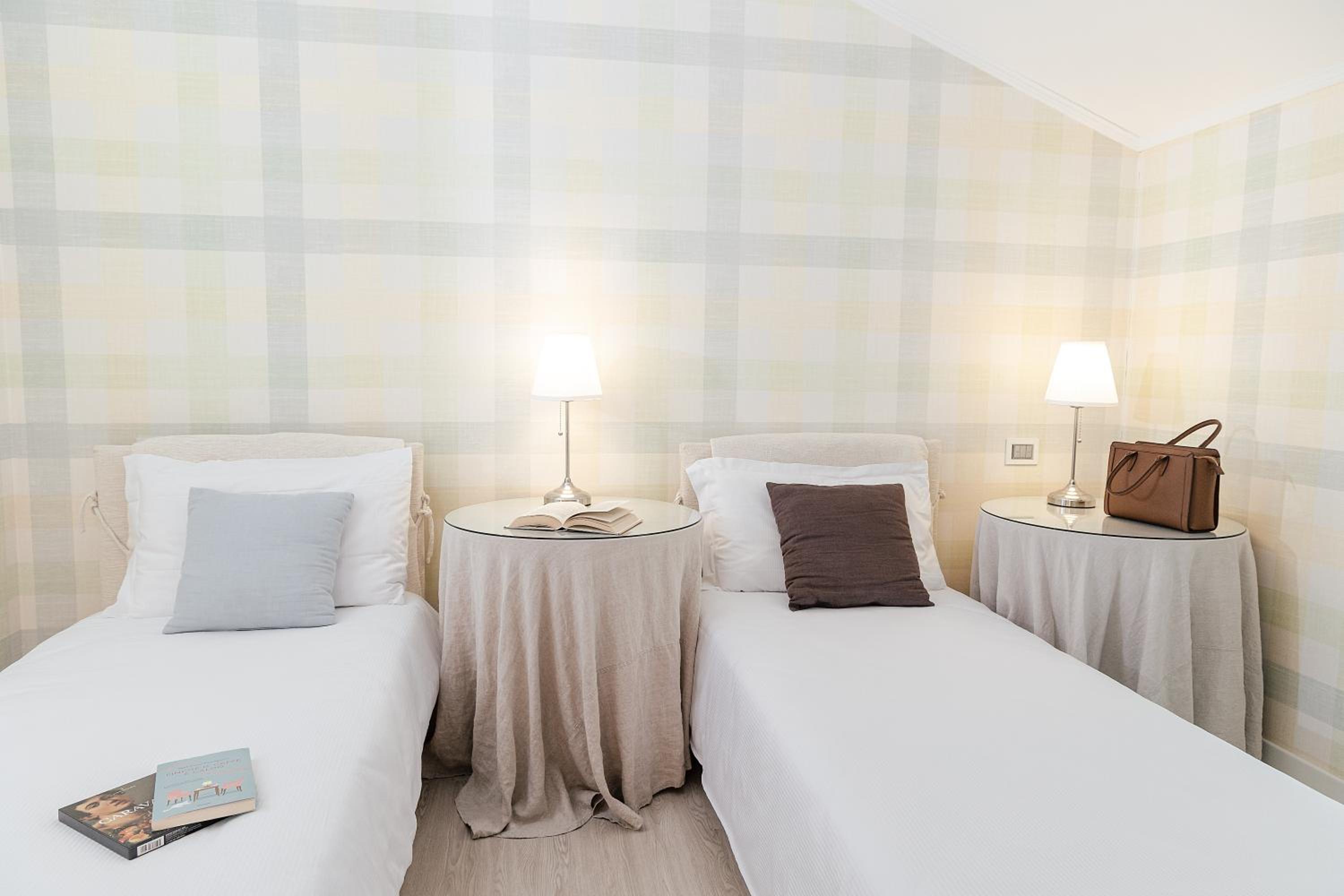 Room, Single