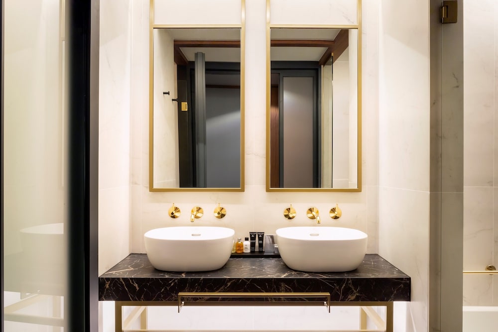 Collection, Queen Bed, Radisson Collection Bilbao 4/4