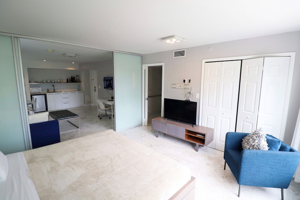 The Mercury All-Suites Hotel 31/33
