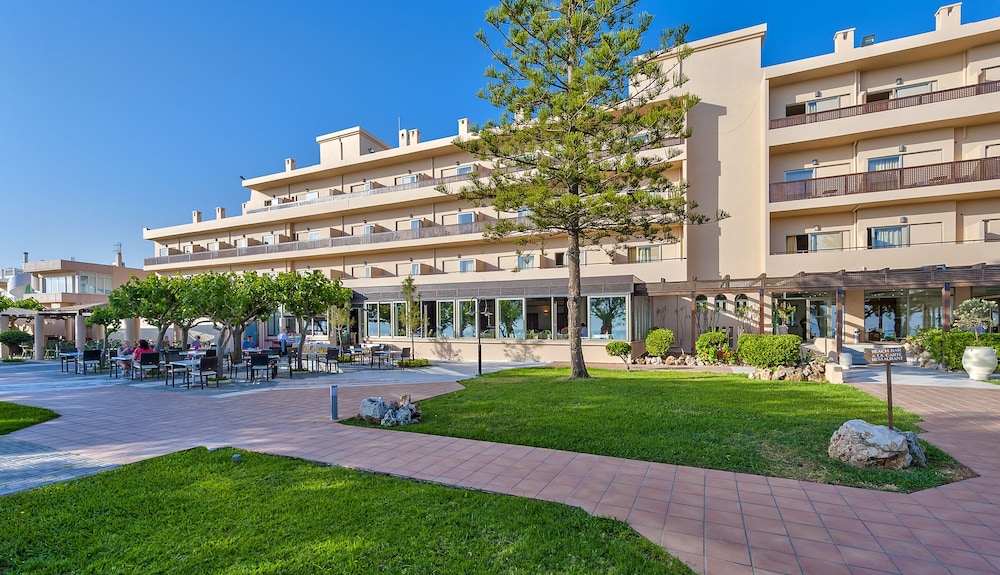Giannoulis - Santa Marina Beach Hotel 75/77