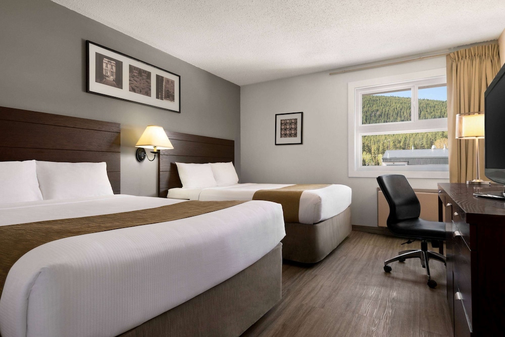Room, 2 Queen Beds, Pet Friendly