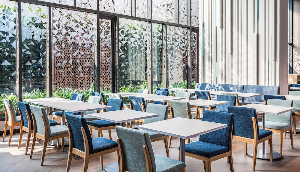 Holiday Inn Express Bangkok Soi Soonvijai 26/42