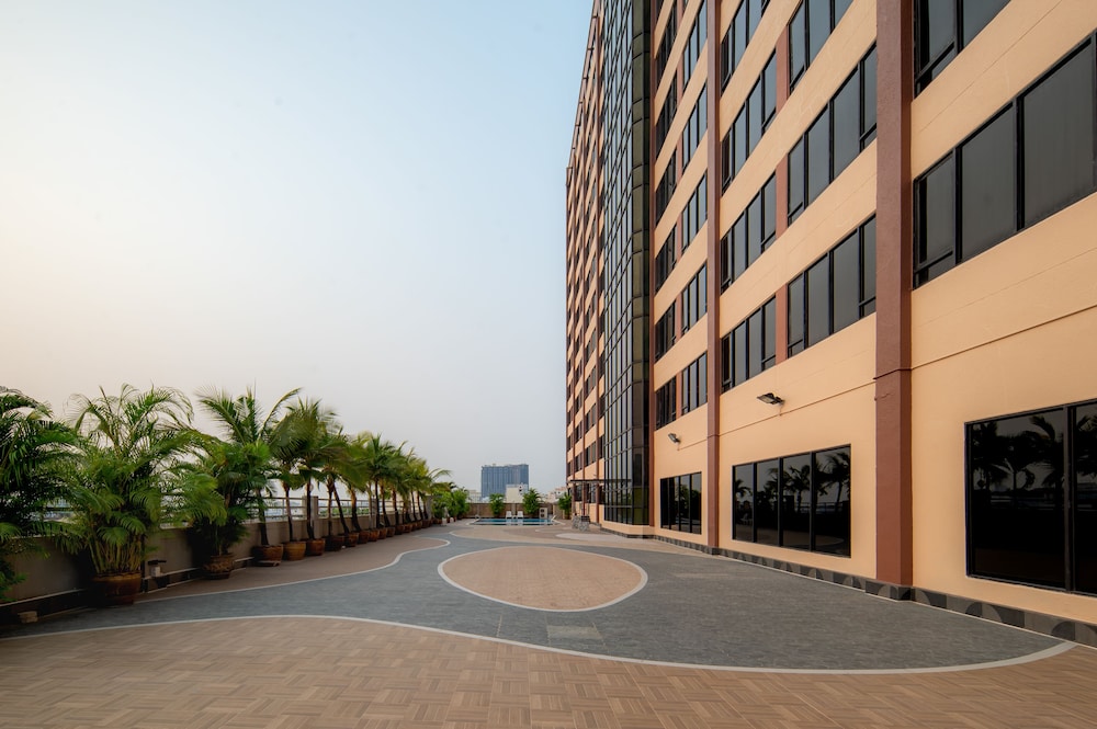Alexander Hotel 43/50