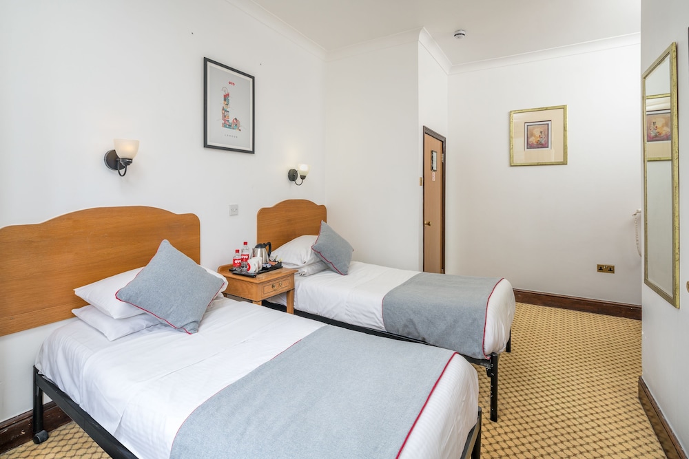 Abbey Hotel, London Shepherds Bush Market 13/36