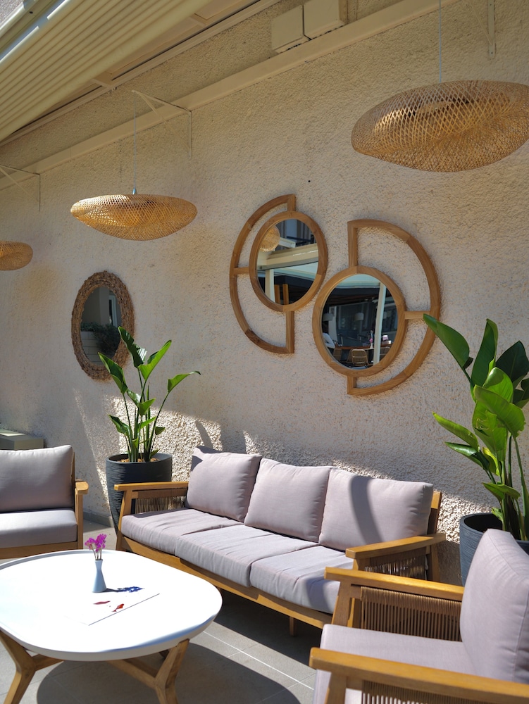Telesilla Hotel 51/74