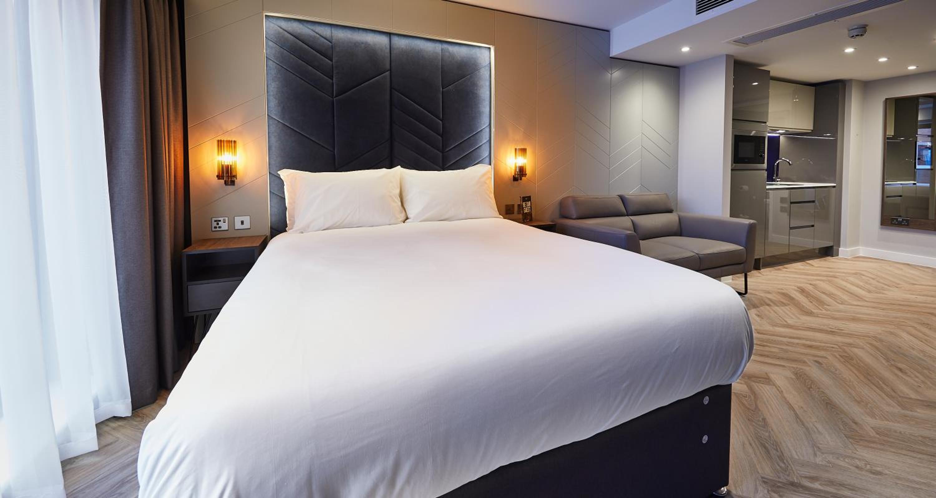 Smart, Studio, Queen Bed