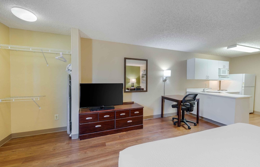 Extended Stay America Suites Los Angeles Arcadia 37/51
