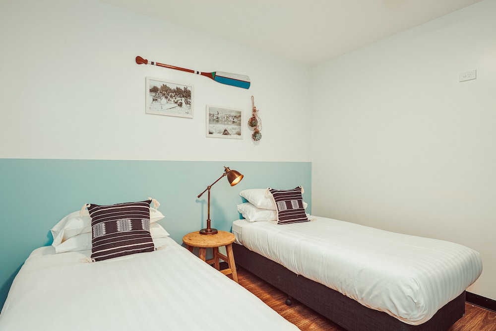 ROOM, TWIN BEDS, SHARED BATHROOM