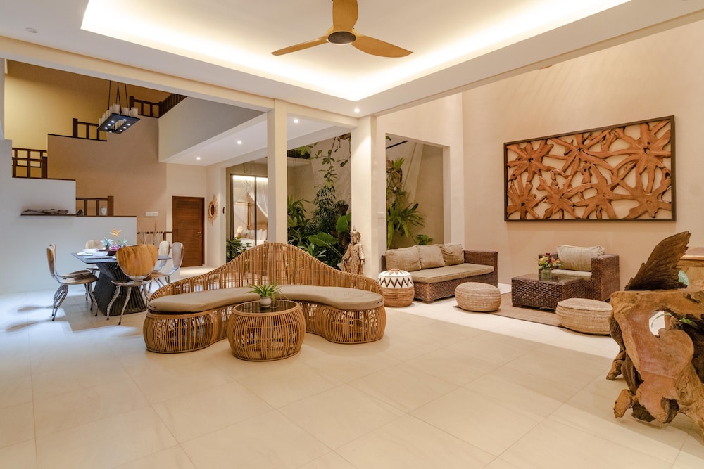 LAROSE VILLA 32/47