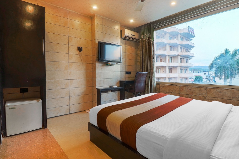 HOTEL GRAND SHIVA 33/50