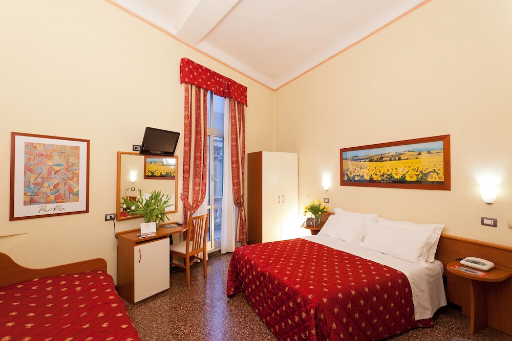 ROOM, QUADRUPLE