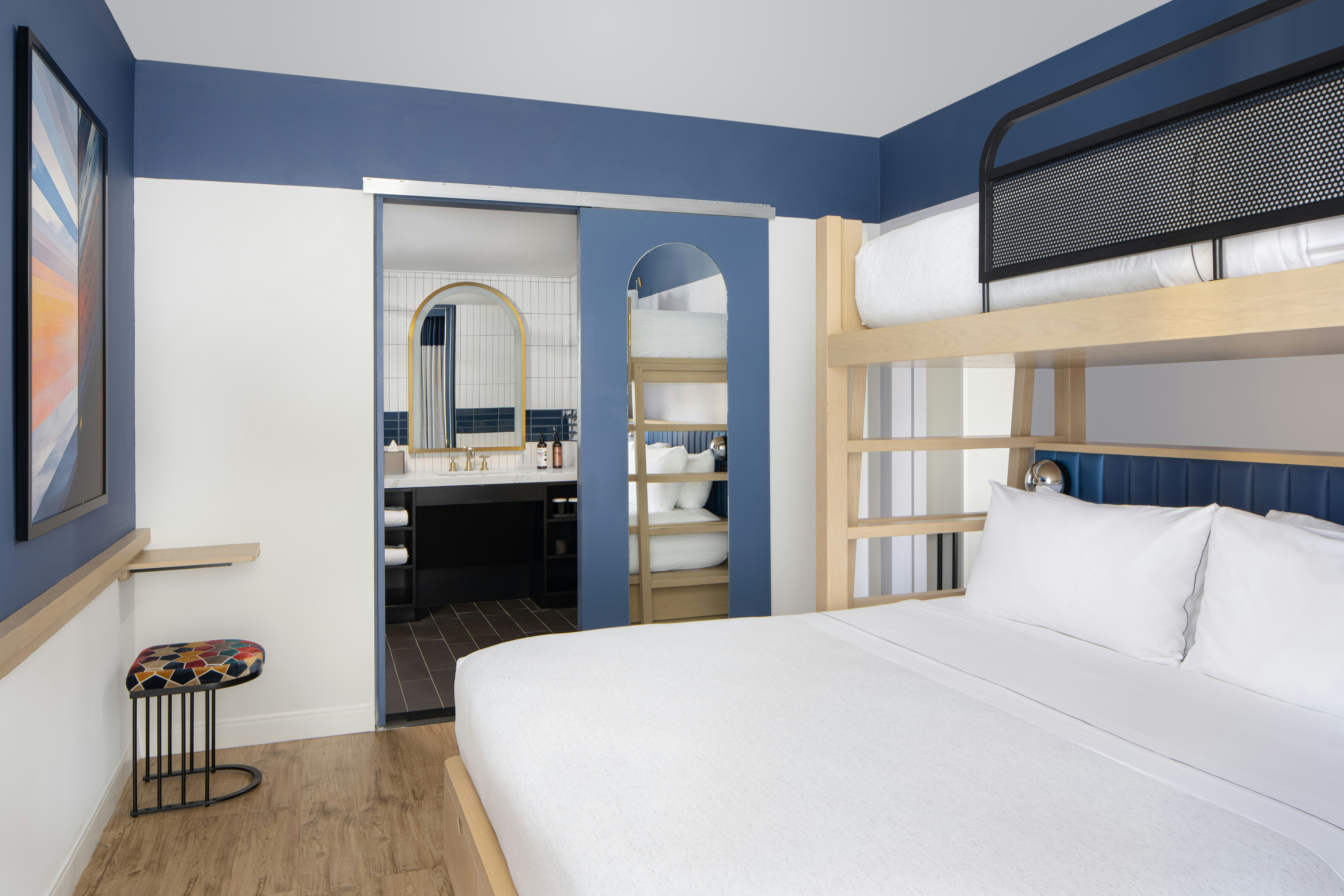 2 Bedrooms, Suite, 1.5 Bathrooms