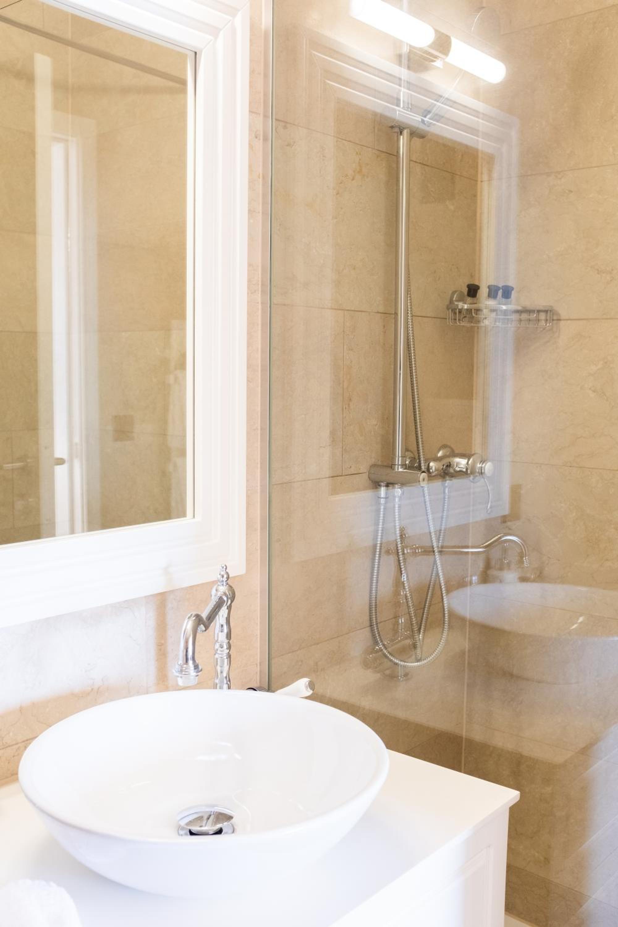 Le Baron Tavernier Hotel Restaurants Spa 50/50