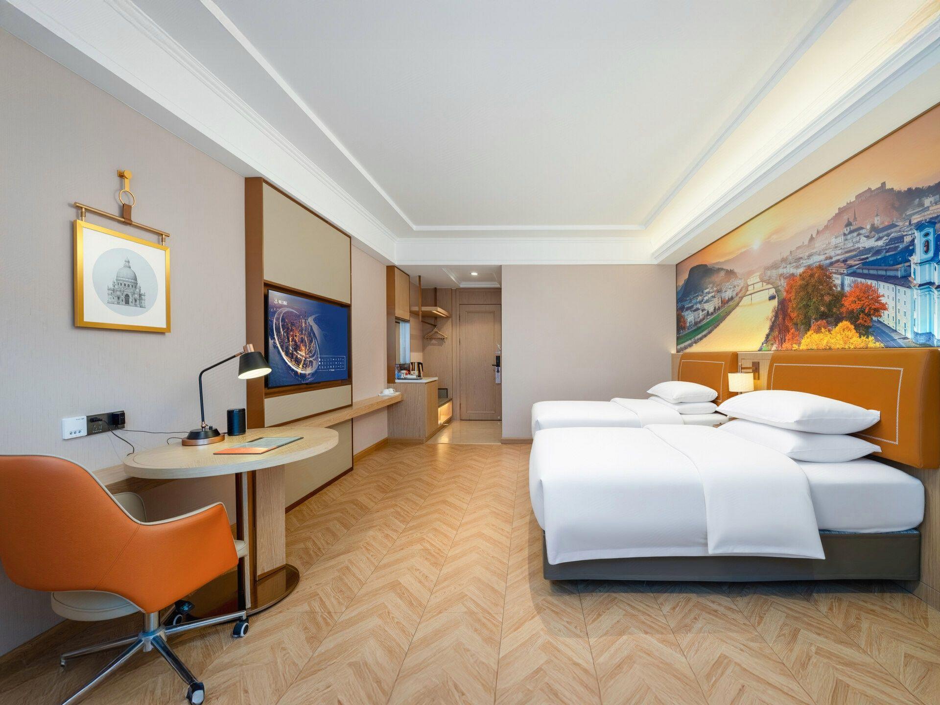 Vienna Hotel (Shenzhen Shuanglong Metro Station Longdong) 24/41