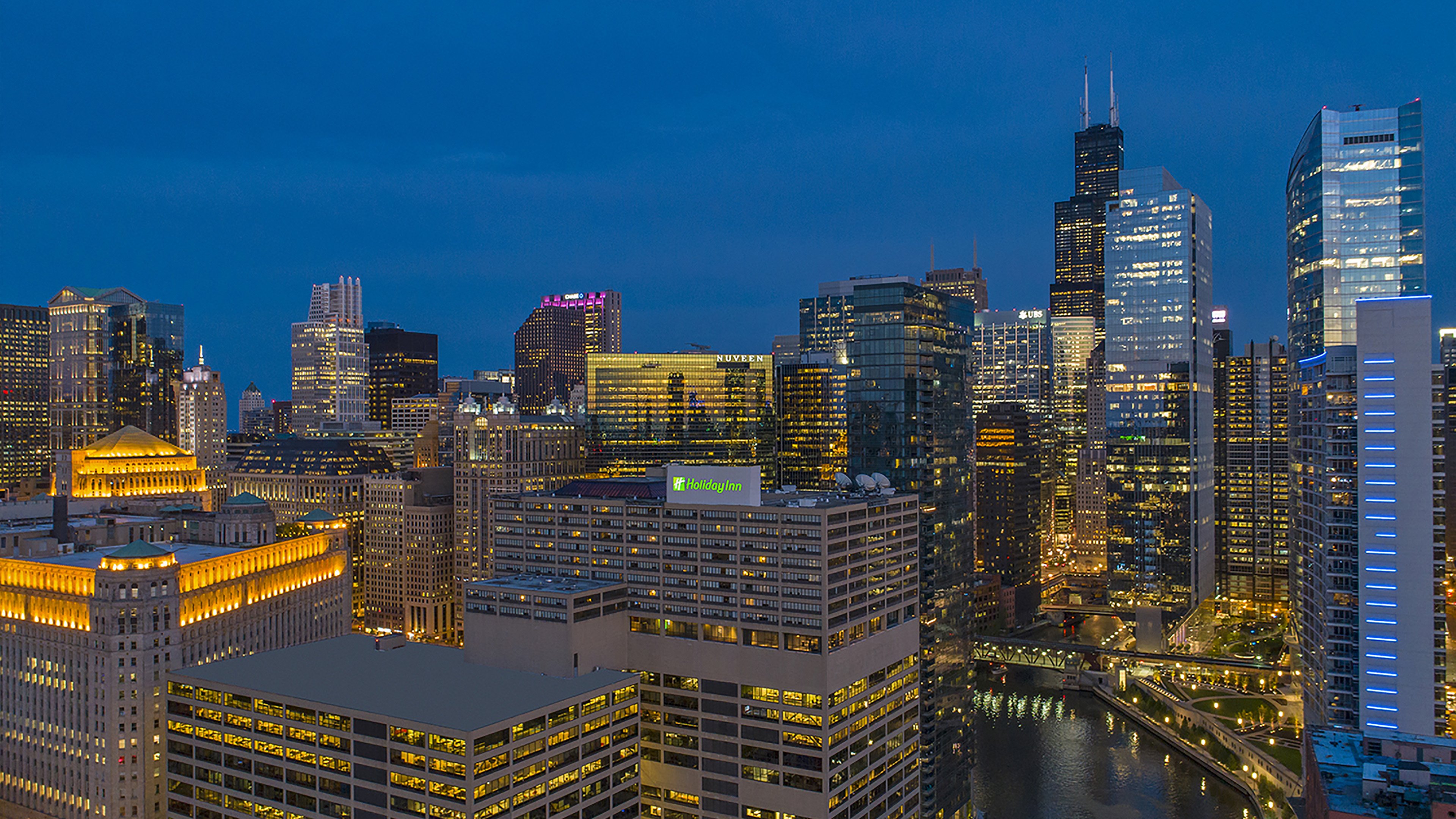 Holiday Inn Chicago Downtown - Wolf Point 72/74