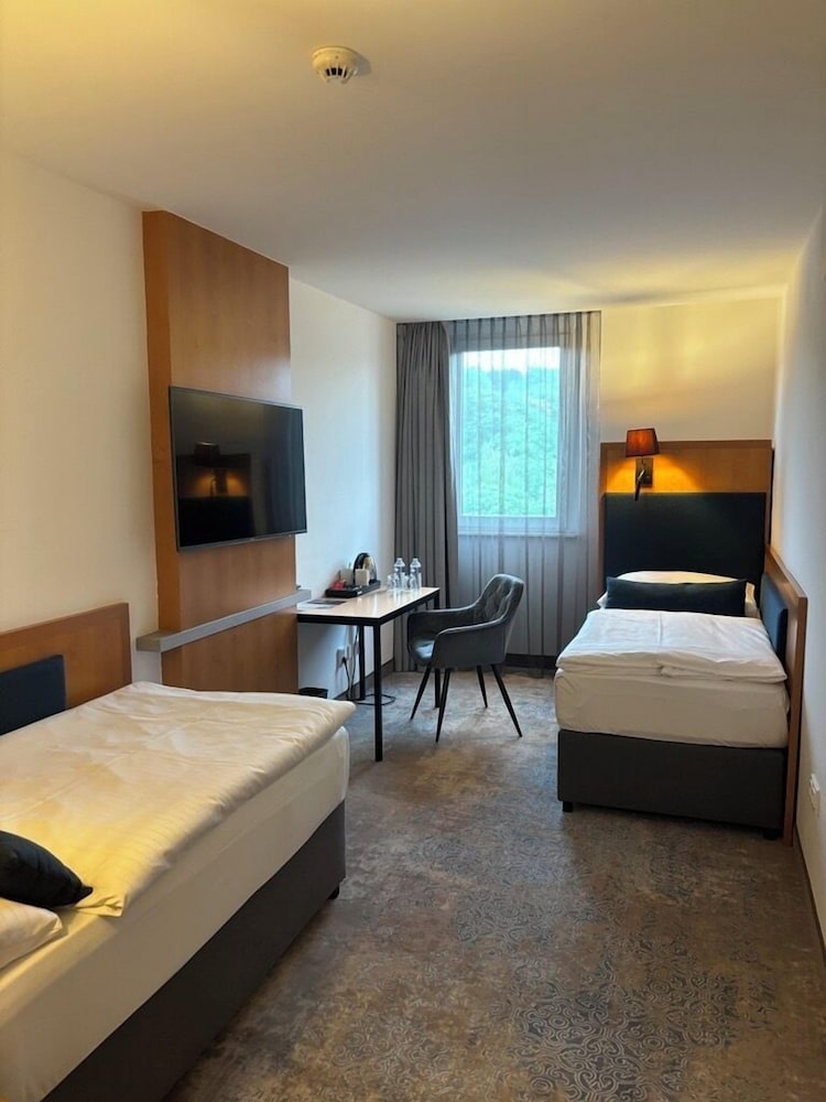 ROOM, DOUBLE OR TWIN BED, POOL ACCESS, SMALL