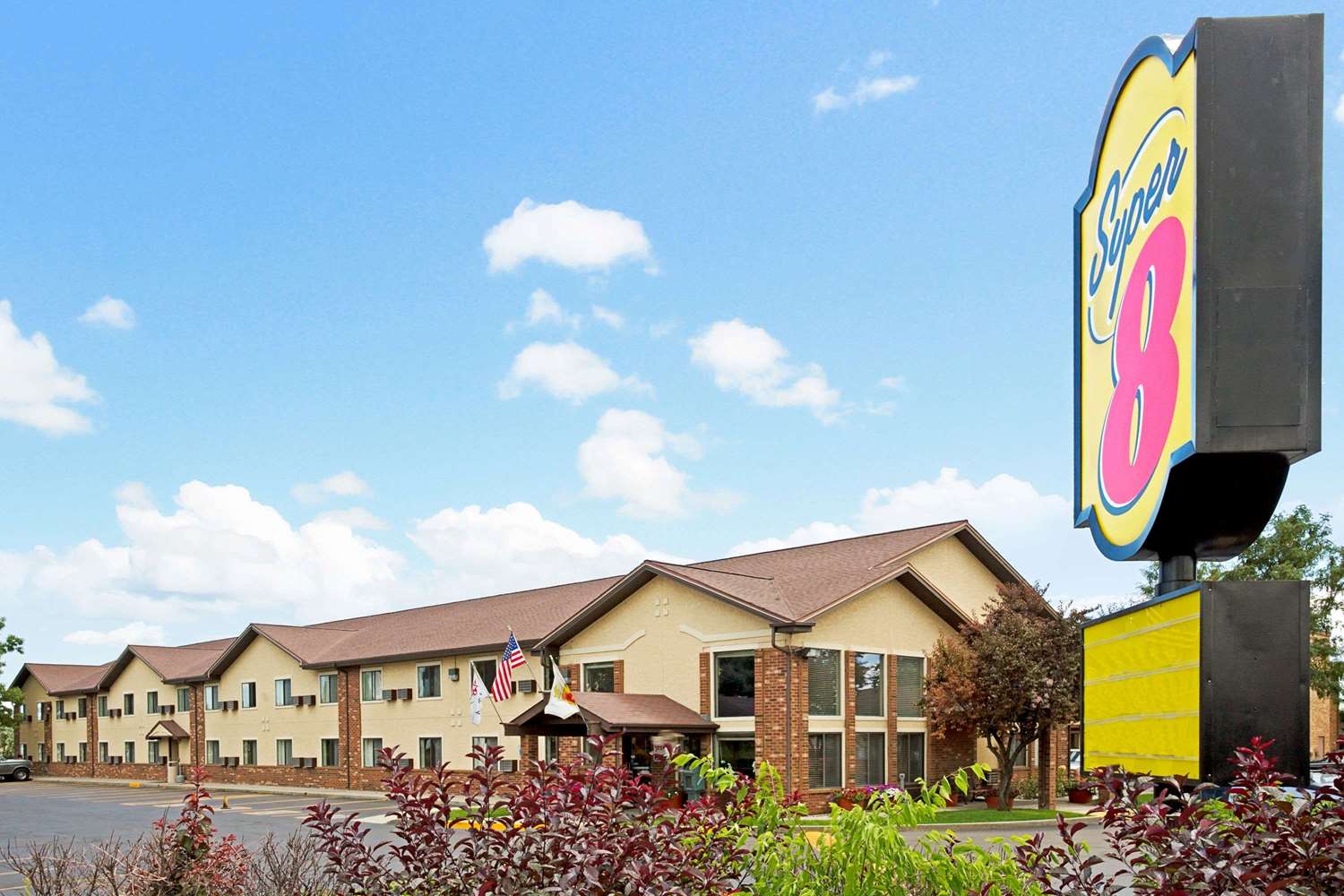 Super 8 By Wyndham Longmont/Twin Peaks 1/10