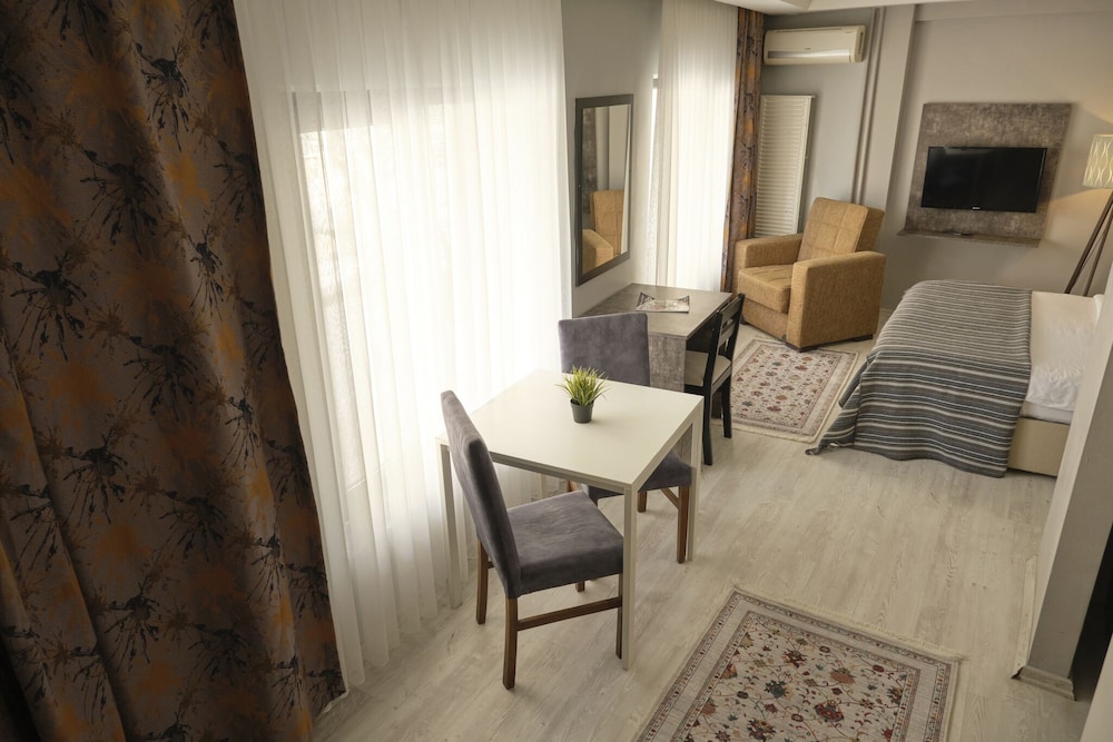 The Breeze Hotel 47/60
