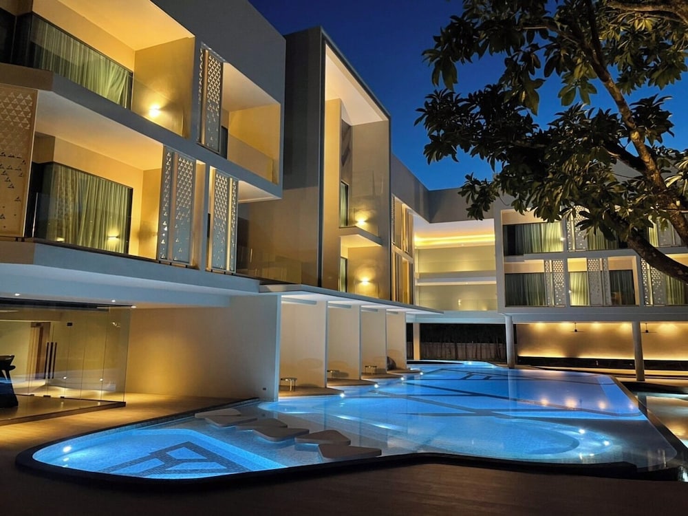 The Signature Hotel Airport 25/50