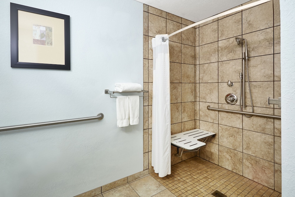 Holiday Inn Express Hotel Suites Pekin Peoria Area 24/62