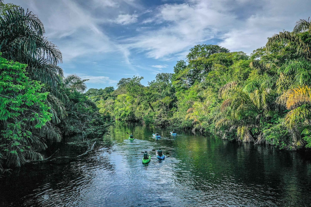 Tortuga Lodge and Gardens 44/48