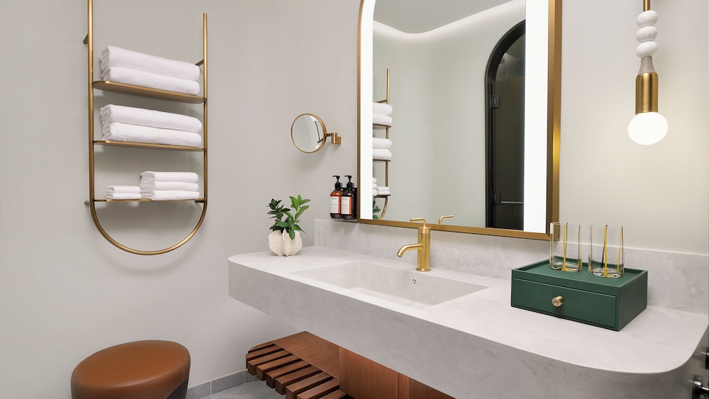 Essential, Basic, 2 Double Beds، Kimpton KAFD Riyadh by IHG 2/2