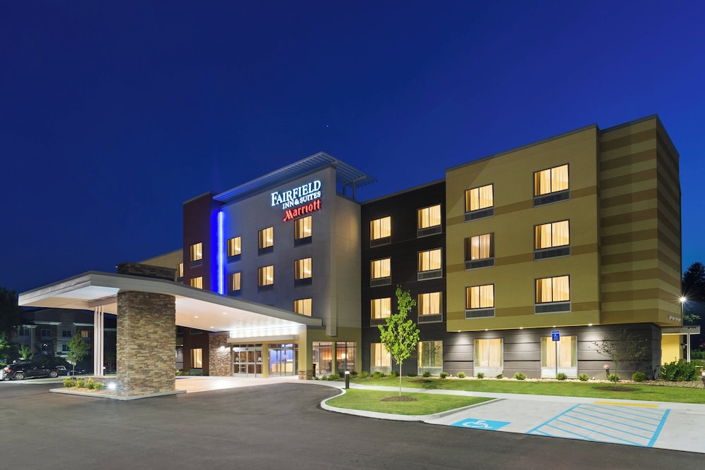Fairfield Inn And Suites By Marriott Belle Vernon in BELLE VERNON - PA