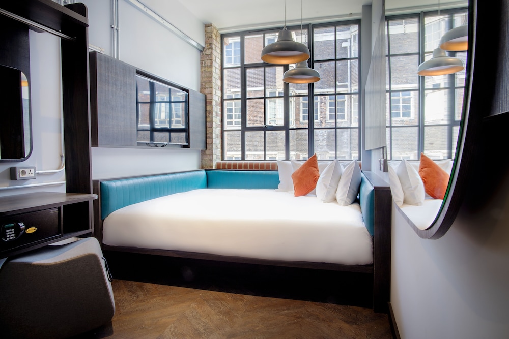 New Road Hotel 39/53