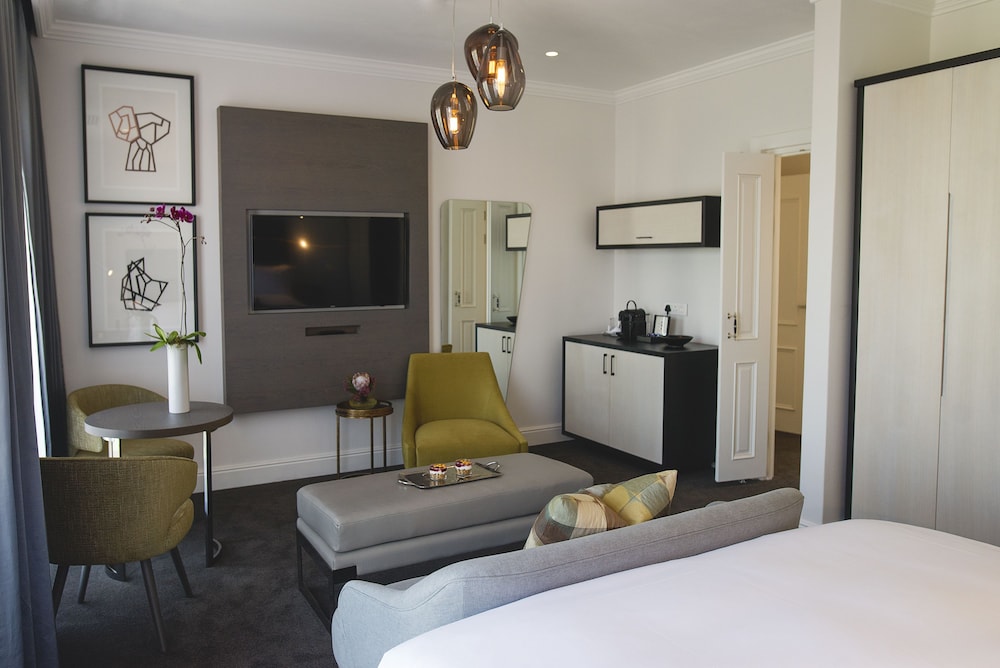 Manor House At The Queen Victoria Hotel 30/46