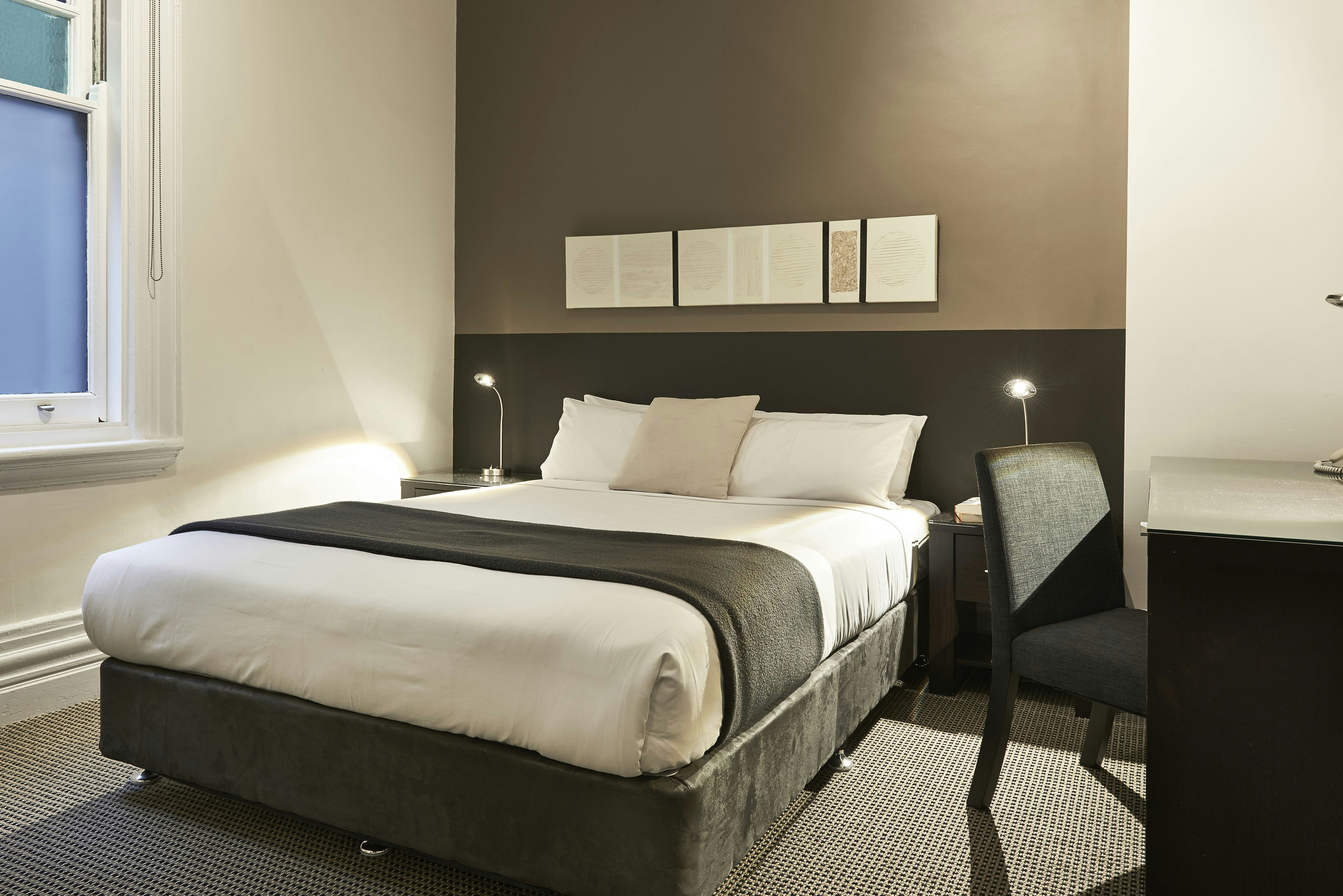 STANDARD, QUEEN BED