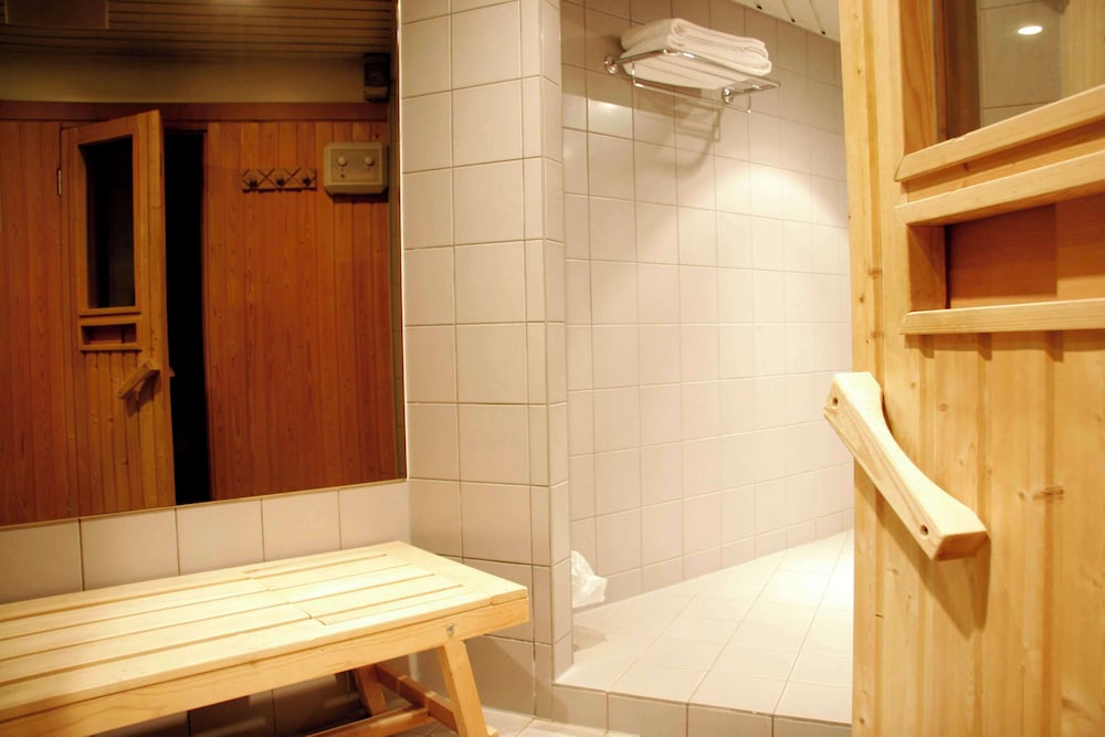swimming pool spa
