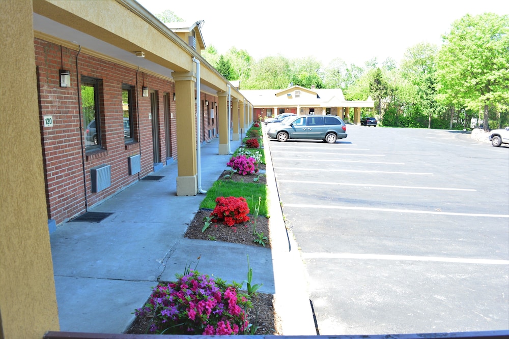 Budget Inn-Falls Church 12/39