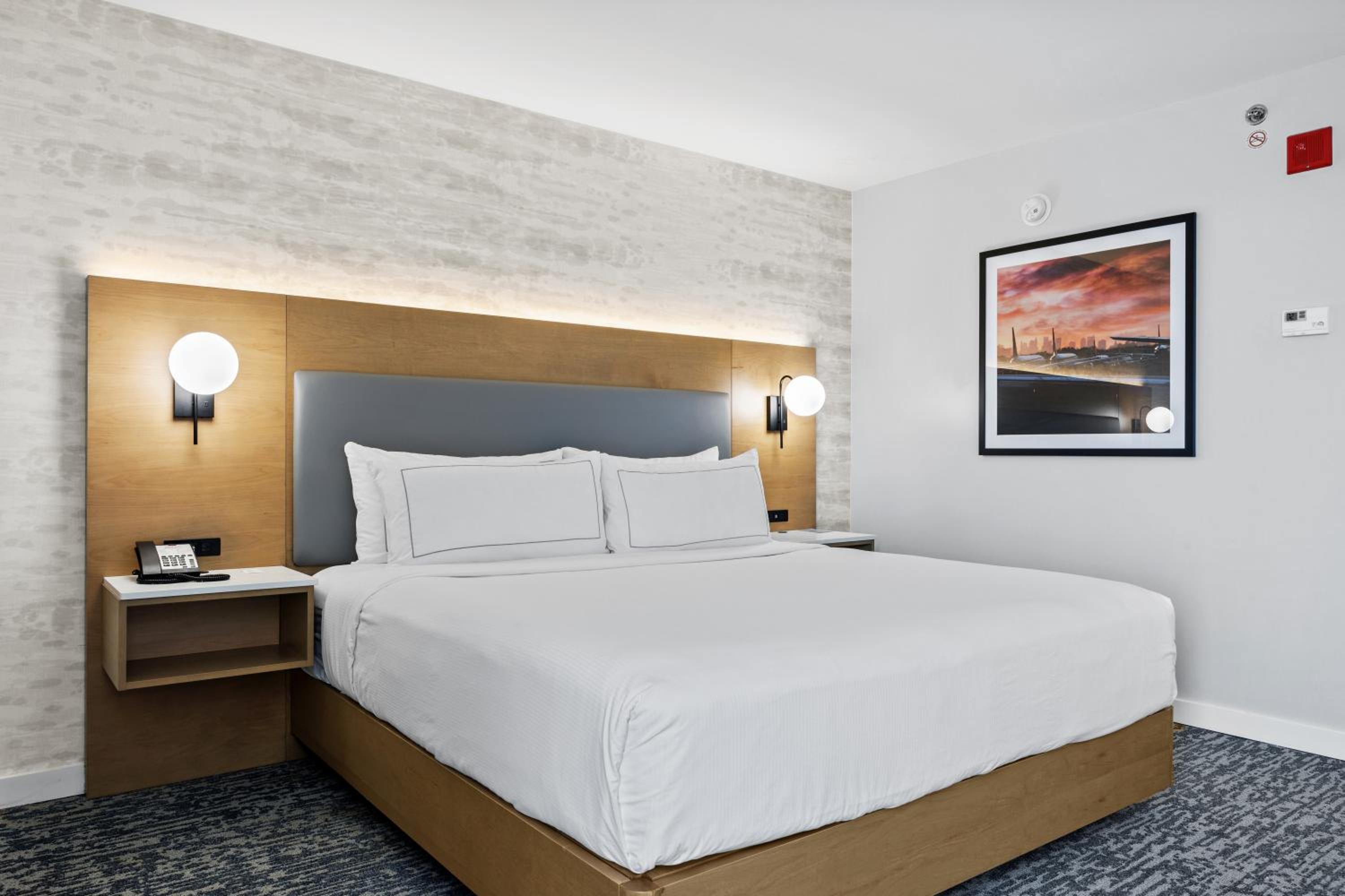 Room at DoubleTree by Hilton New York JFK Airport, NEW YORK - NY