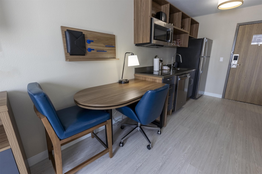 Sonesta ES Suites Lafayette Airport 43/56